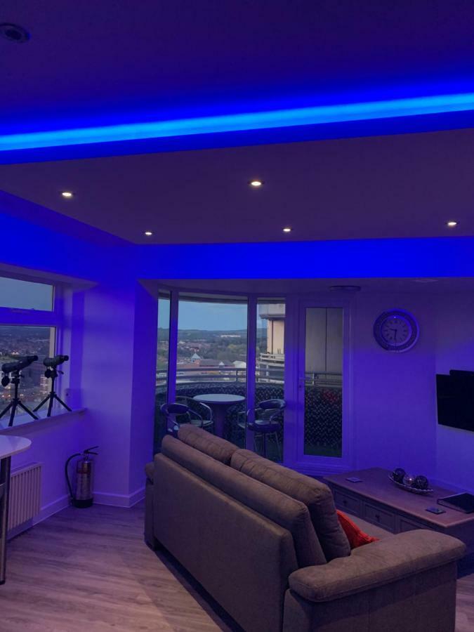 Luxury Panoramic Balcony Swindon Central Экстерьер фото