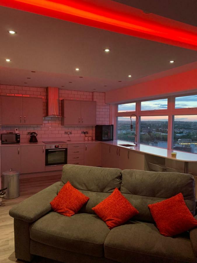 Luxury Panoramic Balcony Swindon Central Экстерьер фото