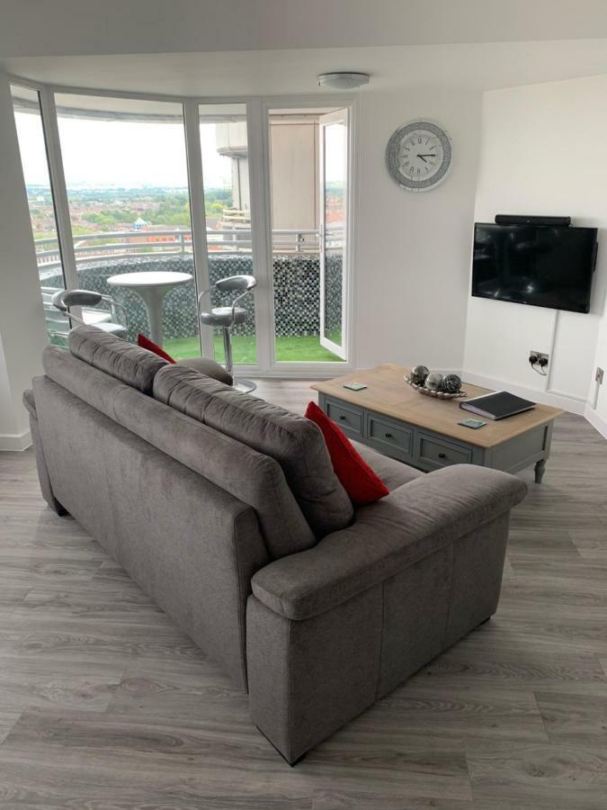 Luxury Panoramic Balcony Swindon Central Экстерьер фото